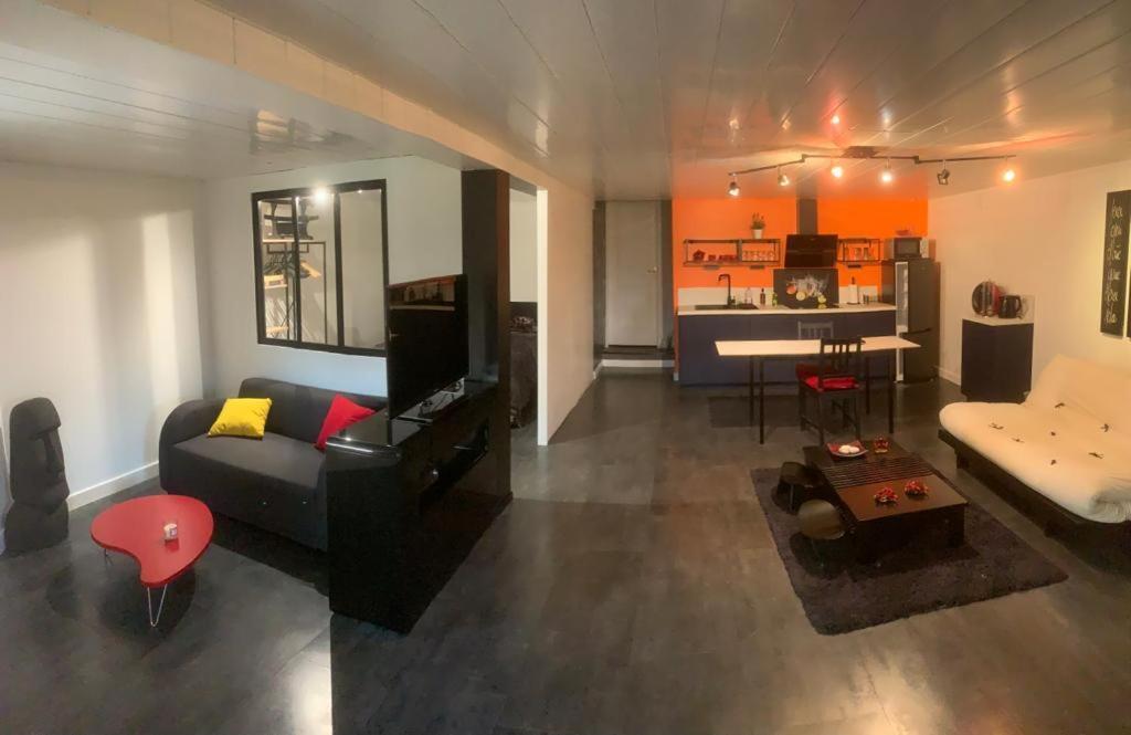 Comme Dans Un Ecrin - T2 De 50 M² Avec Jardin, Terrasse Et Piscine Apartment Vernaison Bagian luar foto