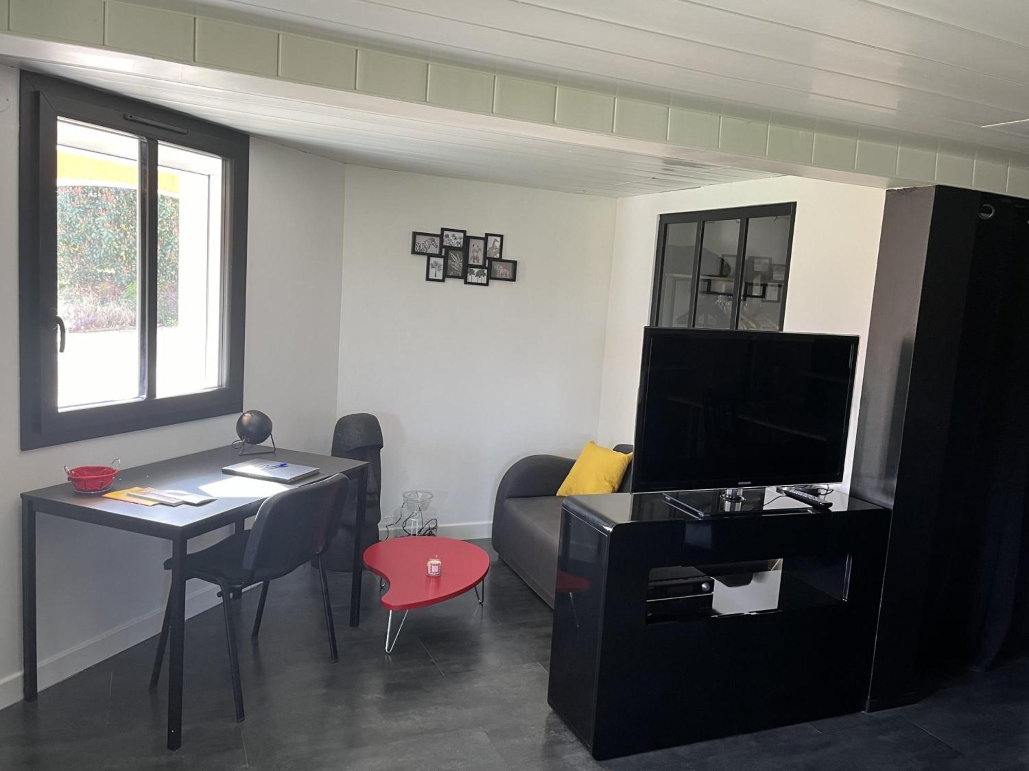 Comme Dans Un Ecrin - T2 De 50 M² Avec Jardin, Terrasse Et Piscine Apartment Vernaison Bagian luar foto