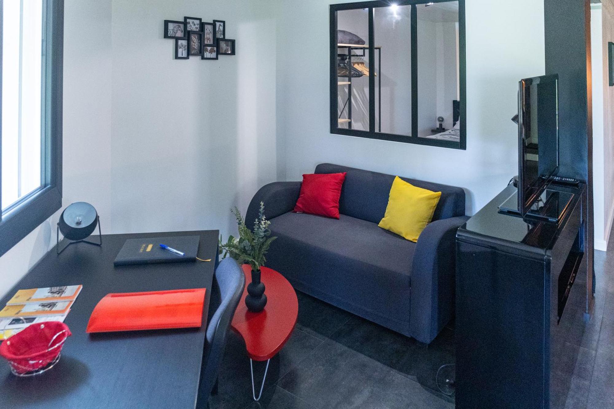 Comme Dans Un Ecrin - T2 De 50 M² Avec Jardin, Terrasse Et Piscine Apartment Vernaison Bagian luar foto